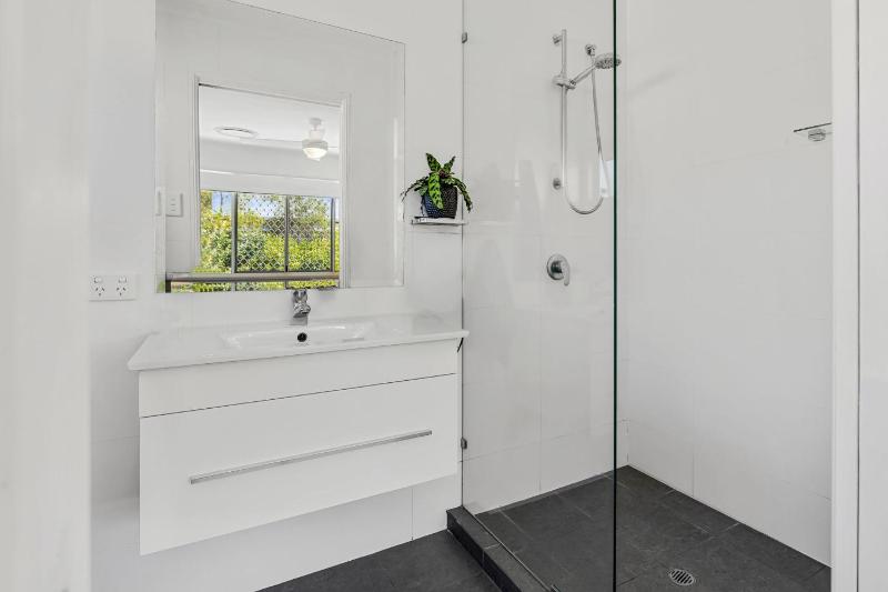 2 Ocean Whisper 16 Solway Drive - Dog Friendly Tropical Oasis - image 13