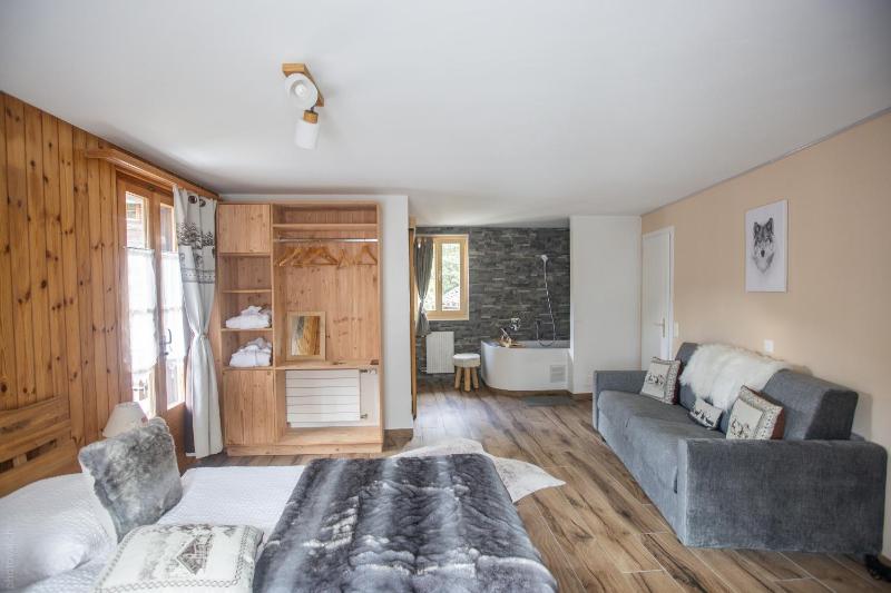 Deluxe Suite with Spa Bath image 2