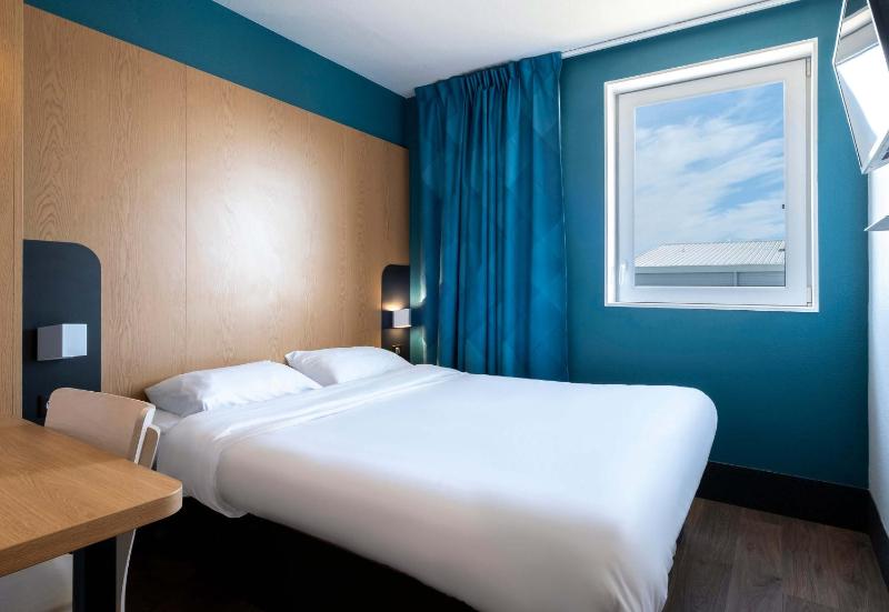 Double Room image 1