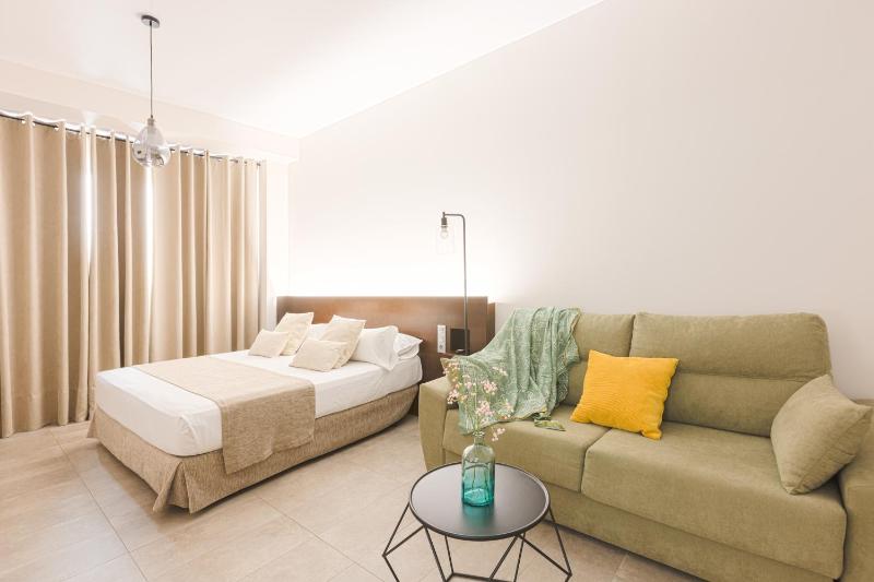 Standard Family Room image 1