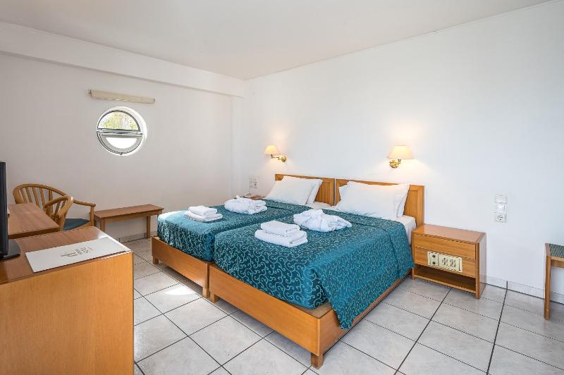 Deluxe Double or Twin Room image 2