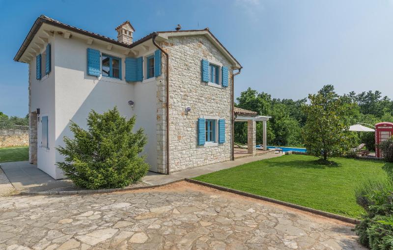 Four-Bedroom Villa with Private Pool and Sauna image 2