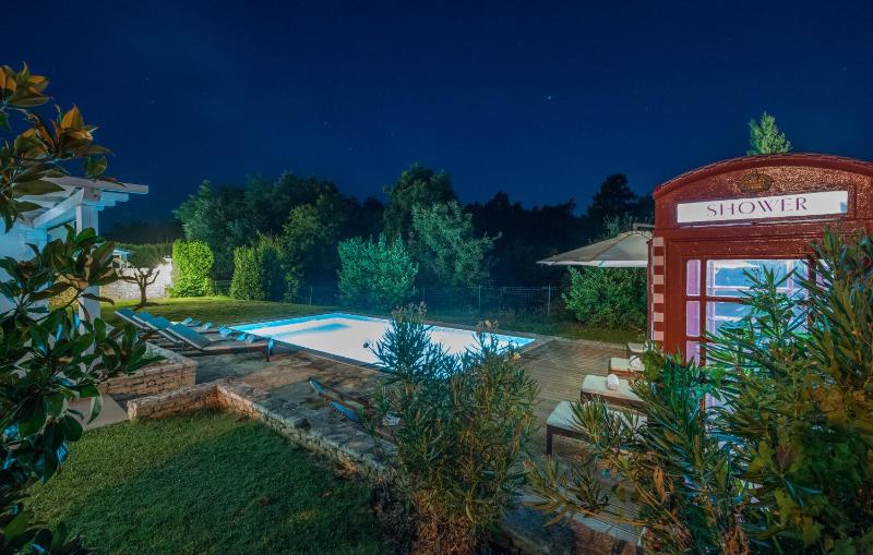 Four-Bedroom Villa with Private Pool and Sauna image 4