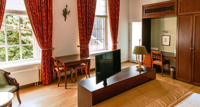 Empire Double image 4