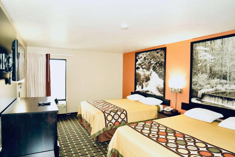 Queen Room with Two Queen Beds - Non-Smoking image 1