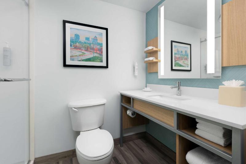 Junior King Suite with Seating Area image 2