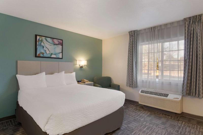 Standard Queen Room - Non-Smoking image 4