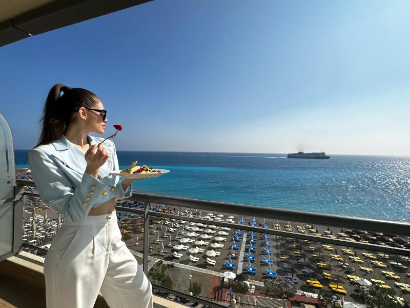 Double Room with Sea View image 2