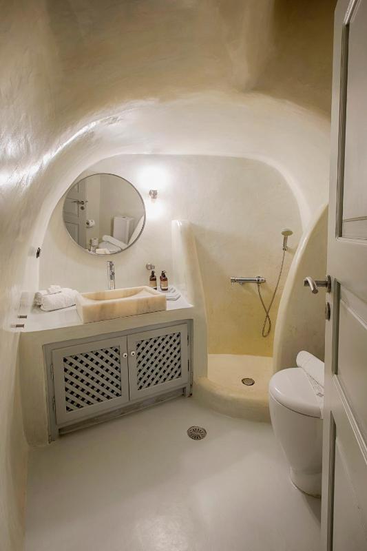 Superior Suite with Hot Tub and Caldera View image 3
