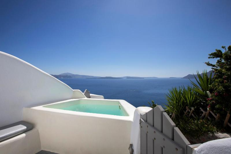 Superior Suite with Hot Tub and Caldera View image 1