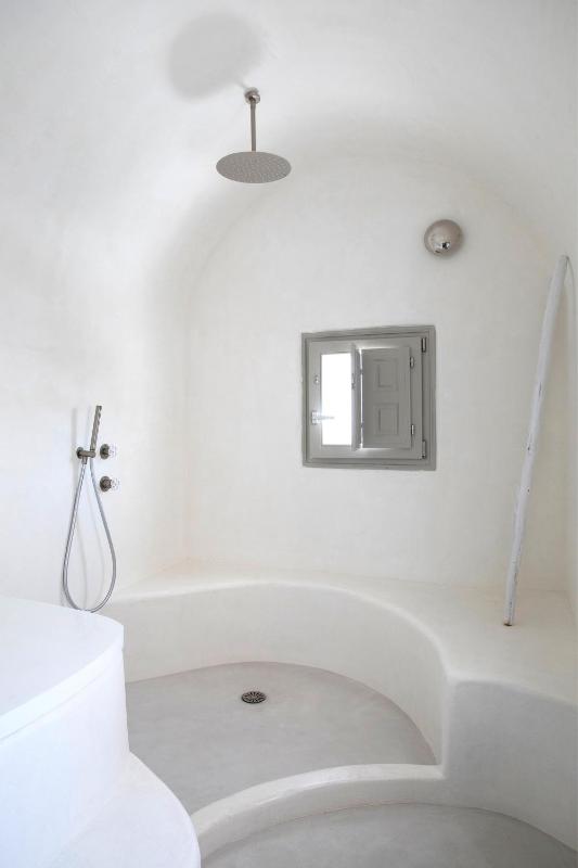 Superior Suite with Hot Tub and Caldera View image 2