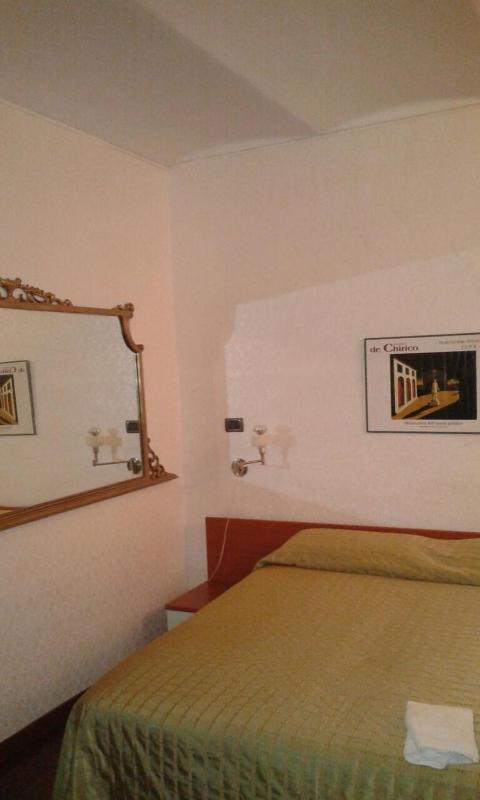 Double or Twin Room image 4