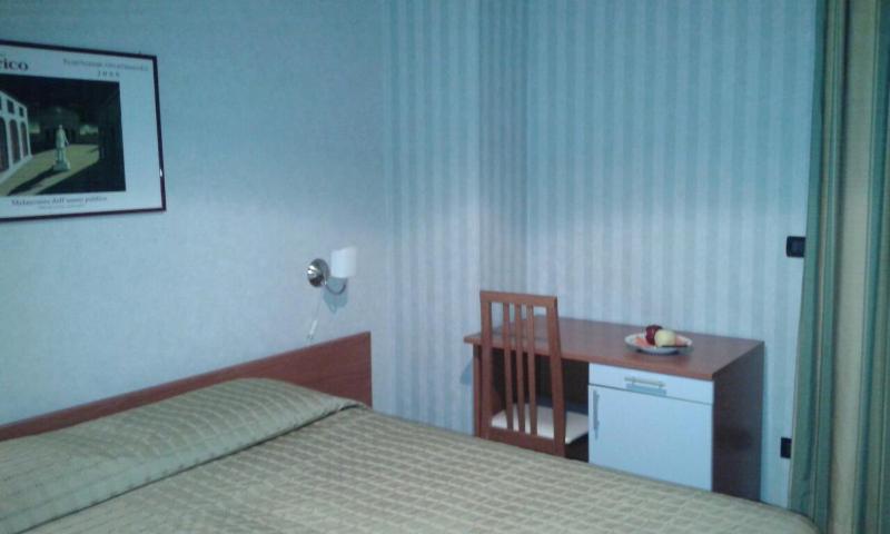Double or Twin Room image 3