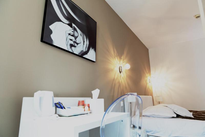 Double Economy Room image 2