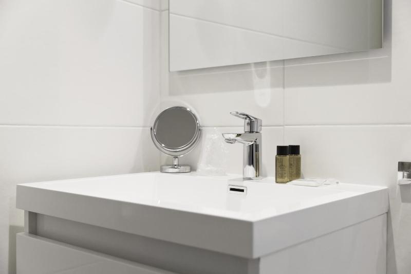 Double Room with Bath or Shower image 4