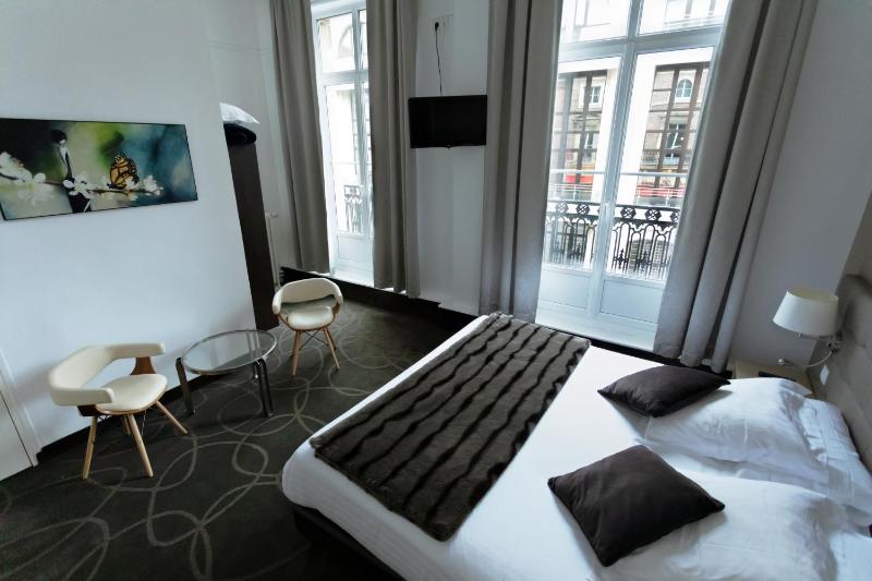 Double Room with Bath or Shower image 1