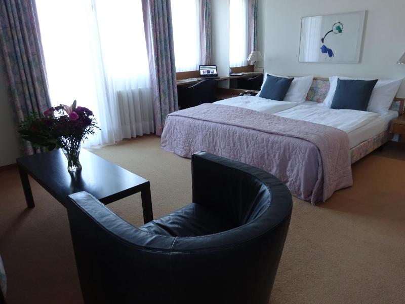 Classic Junior Suite with Balcony image 3