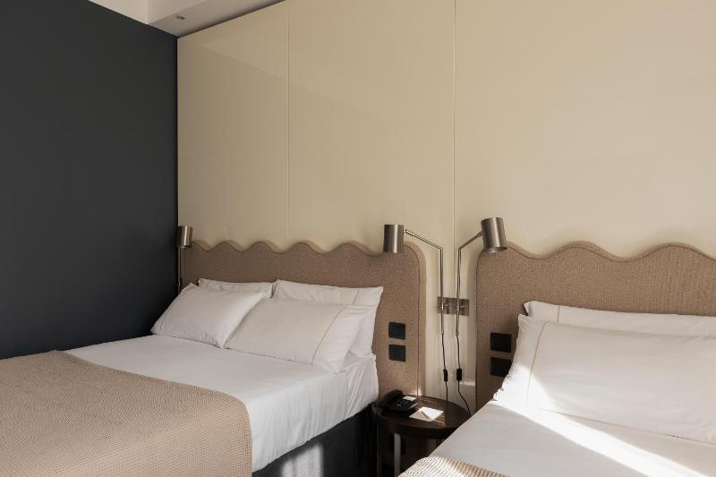 Quadruple Room image 4