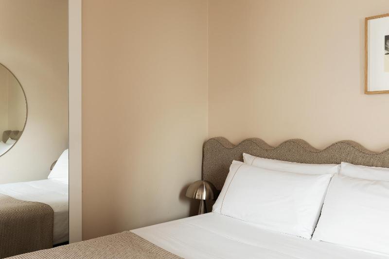 Single Room image 1
