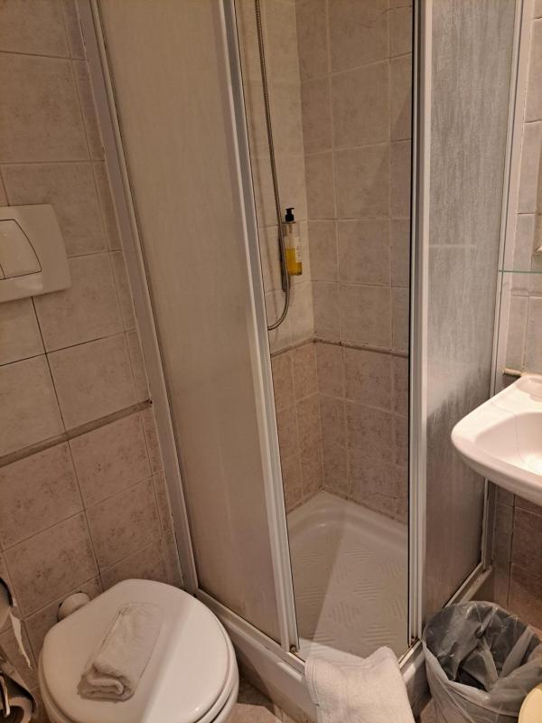 Economy Double Room image 3