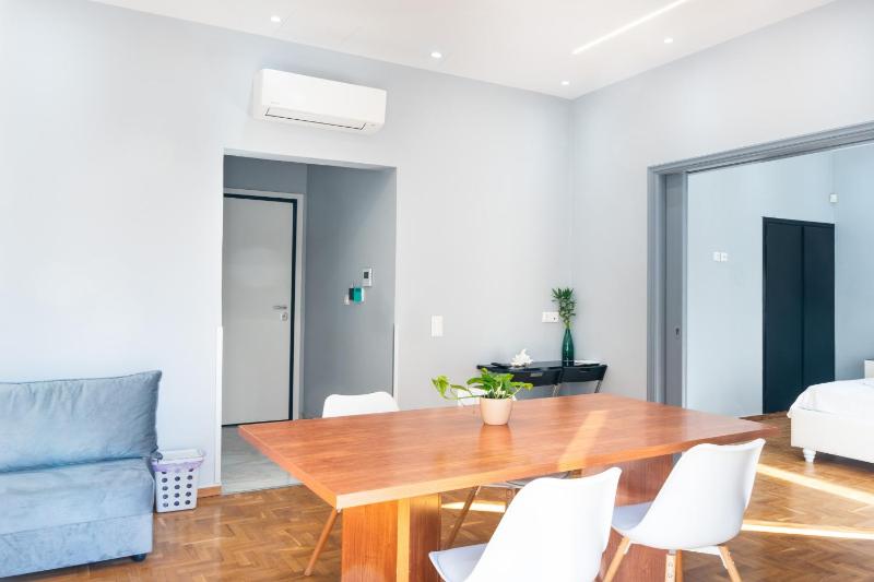 Superior Apartment image 2