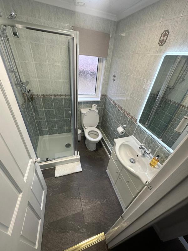 Standard Super King or Twin Room image 1