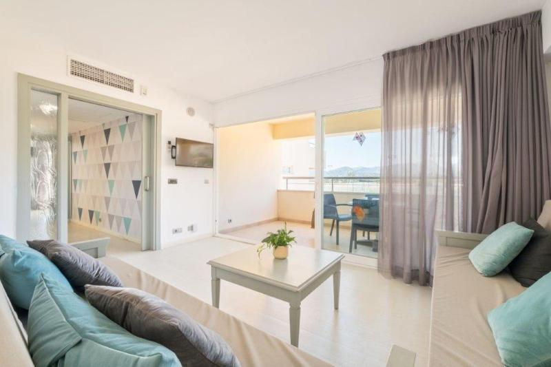 One-Bedroom Premium Apartment  image 4