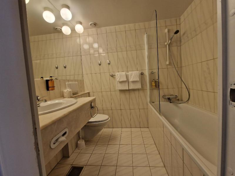 Family Room with sofa bed image 3