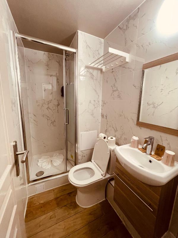 Double Room image 2