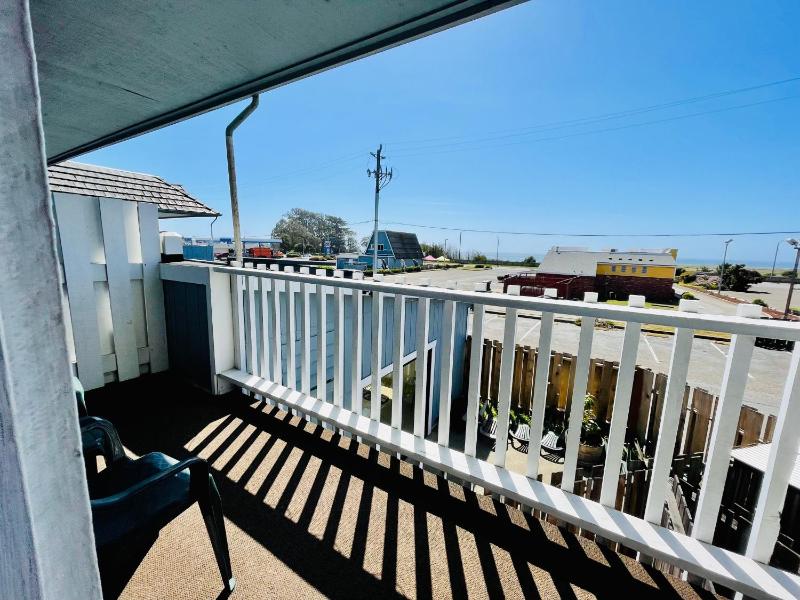 King Room with Balcony image 3