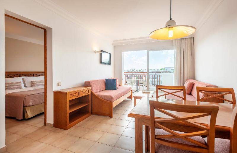 One-Bedroom Apartment image 1