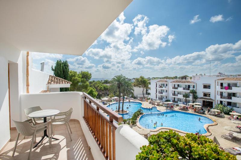 Apartment with Pool View  image 3