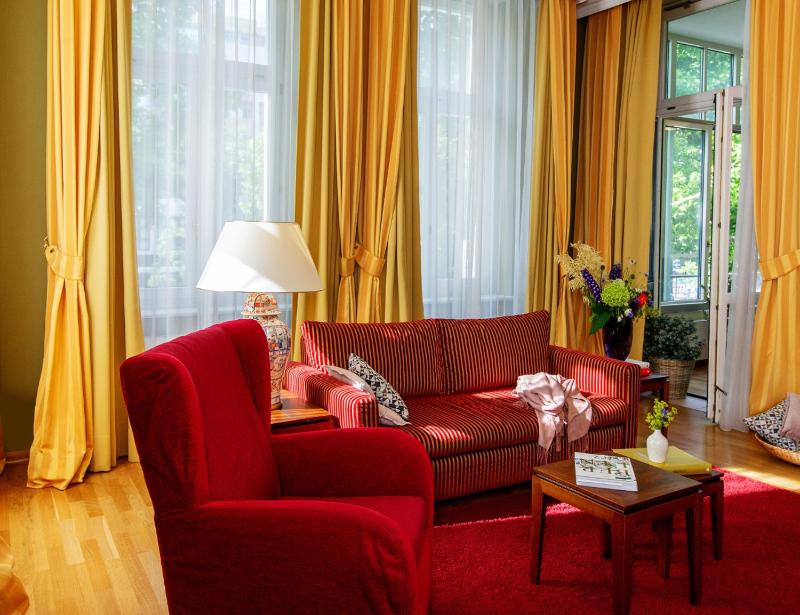 Deluxe Suite image 3