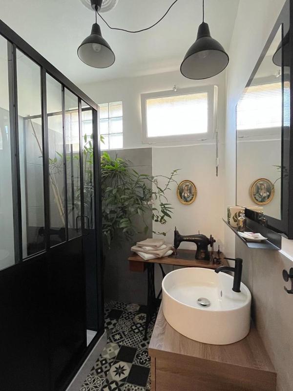 Double Room with Private Bathroom image 2