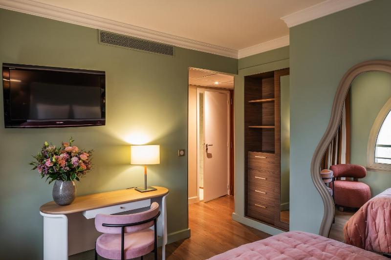 Classic Double Room image 4