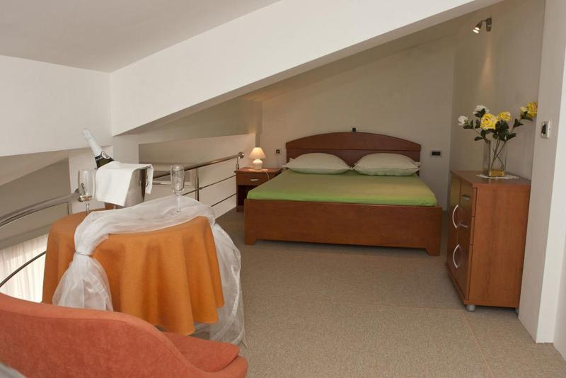 Apartment image 3