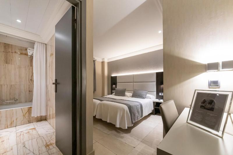 Interior Twin Room image 1