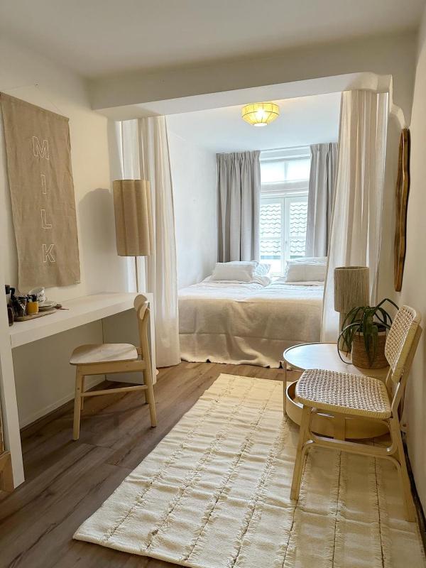 Twin Room image 4