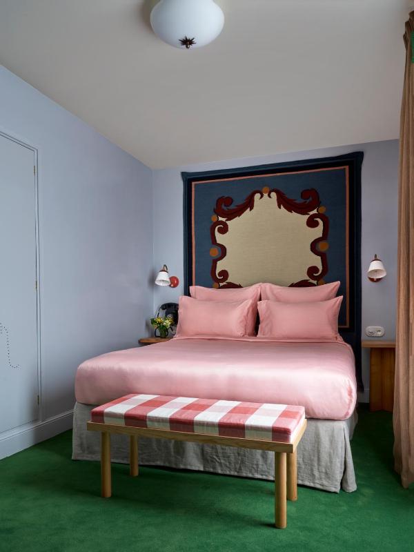 Standard Queen Room image 3
