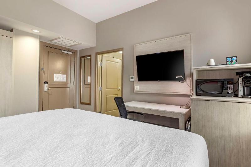 King Room - Non Smoking image 4