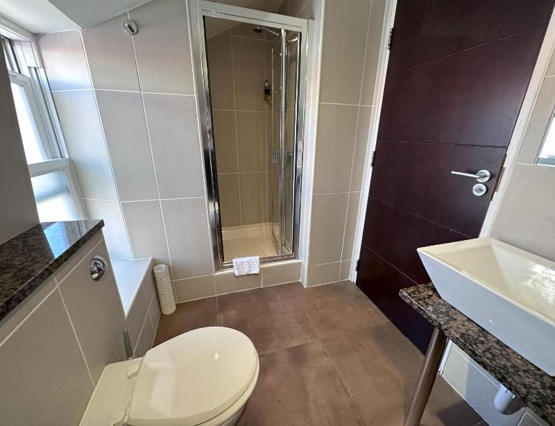 Budget Single Room image 4