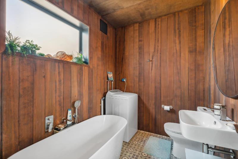 Landsborough Lane - Wanaka Holiday Studio - image 4