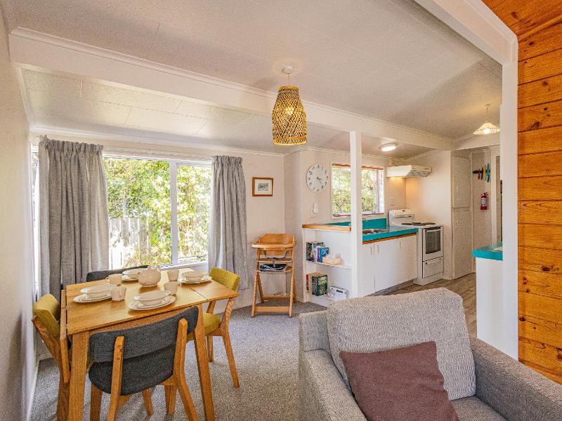 Kaka Retreat - Taupo Holiday Home - image 11