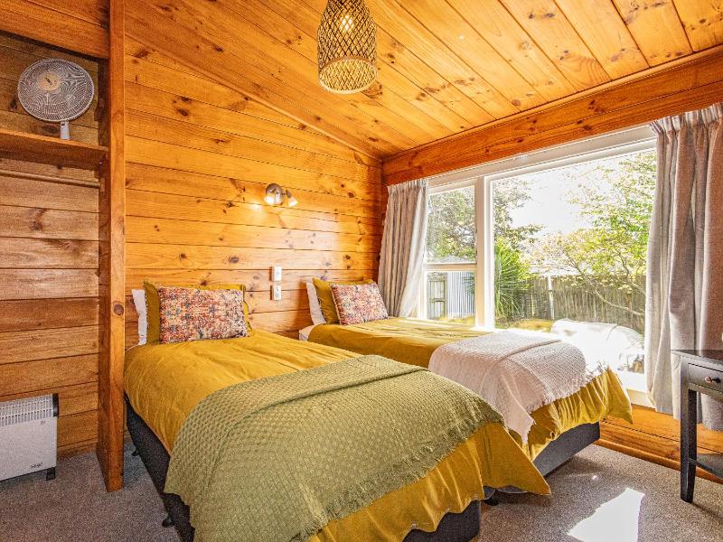 Kaka Retreat - Taupo Holiday Home - image 13