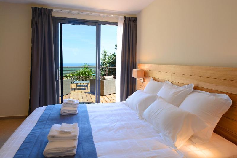 Standard Double Room image 3