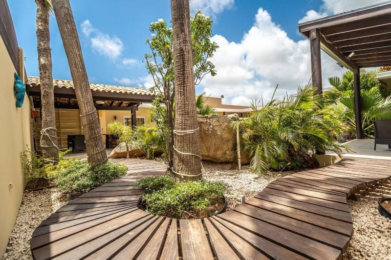Juanedu Suites - image 50