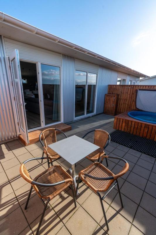 Deluxe Suite with Hot Tub image 3