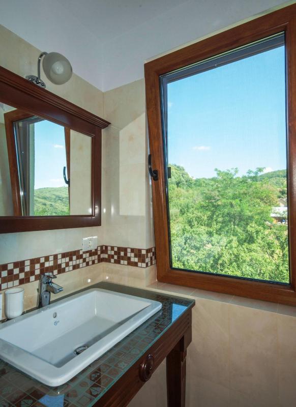 Deluxe Double Room image 3
