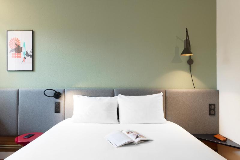Standard Double Room image 4