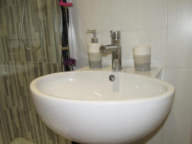 Double Room image 4